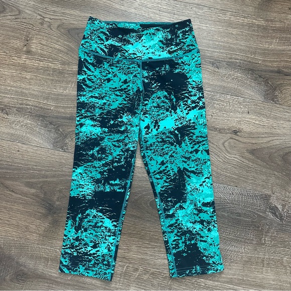 Nike Dri-Fit Green Tie Dye Capri Leggings - Picture 1 of 4